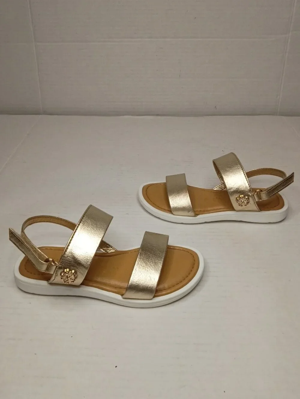 Italian Girls Gold Flower Charm Sandals Toddler Girls 10/EU 28
